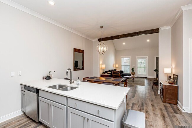 Foto del edificio - 17509 Comfort Blvd