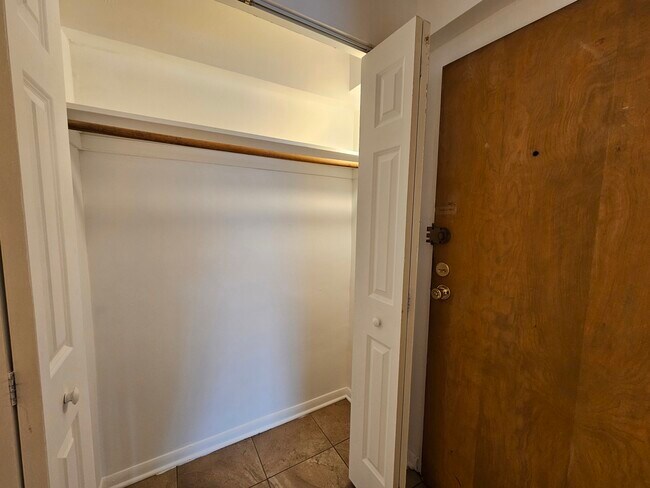 Foto del edificio - 5906 N Sheridan Rd