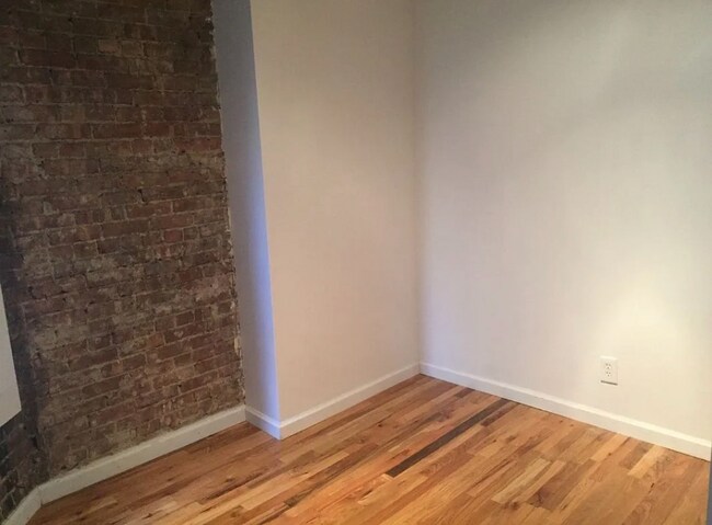 Foto del edificio - 447 W 37th St
