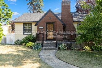 Building Photo - 2527 W Walton Ave