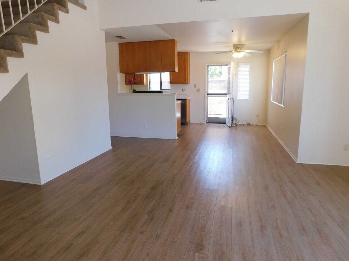 Foto principal - 8641 Moody St