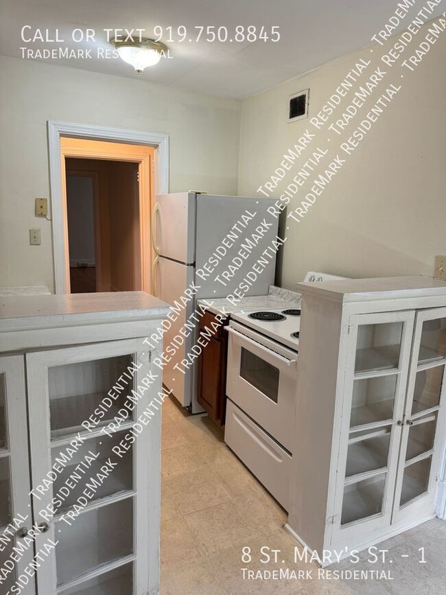 Foto del edificio - 1 Bedroom 1 Bath Apartment at Corner of St...