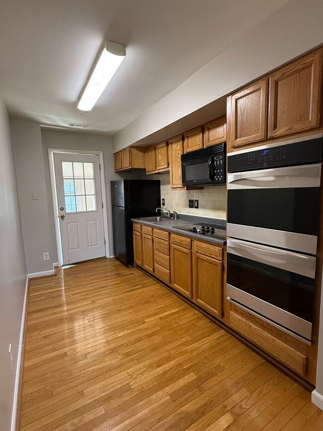 Building Photo - One Bedroom Second Floor Apartment- Dundalk, MD