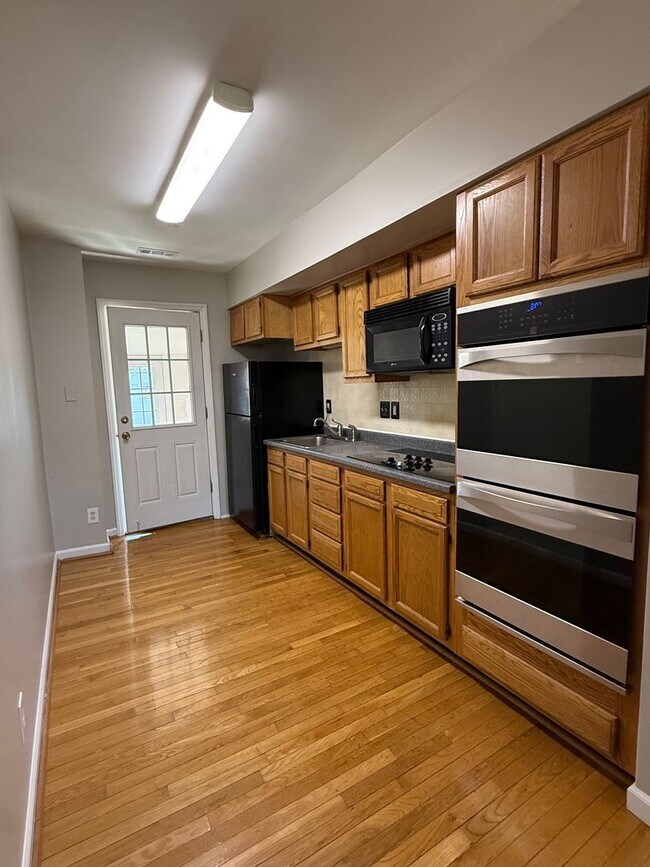 Foto del edificio - One Bedroom Second Floor Apartment- Dundalk, MD