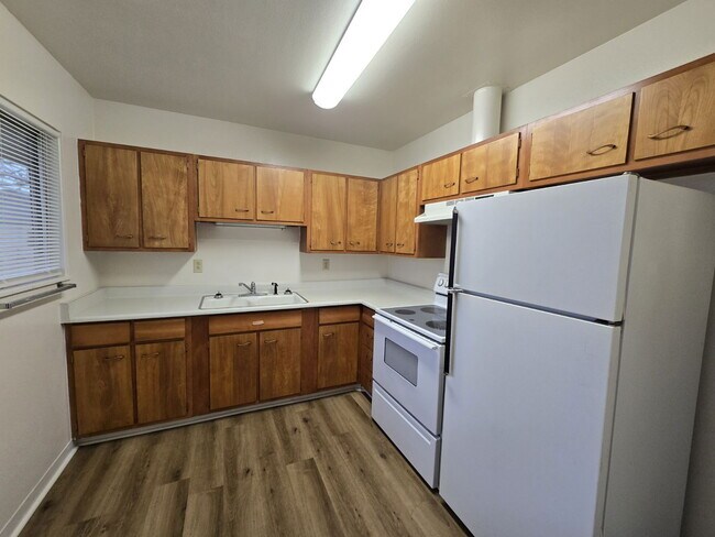 Building Photo - 861 NE Alameda Ave