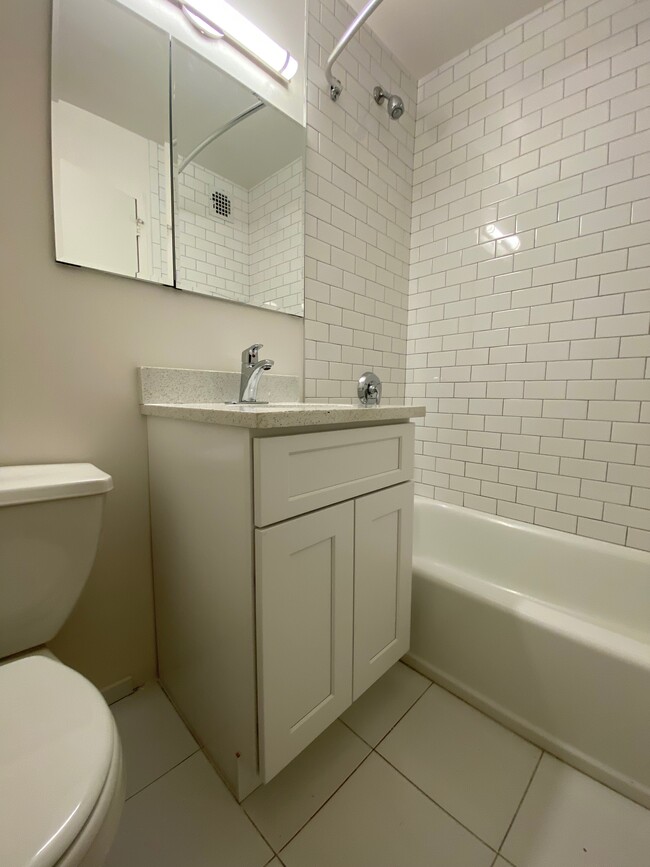 BATHROOM - 44 W 95th St