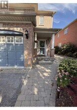 Building Photo - 913 Tambourine Terrace