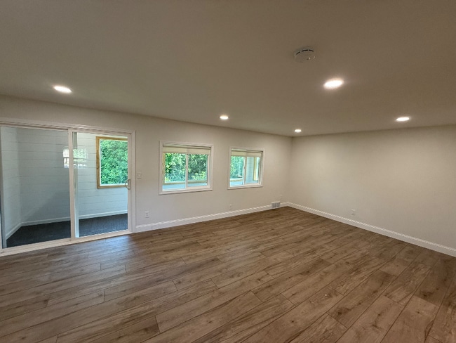 Building Photo - 617 S Hastings Way