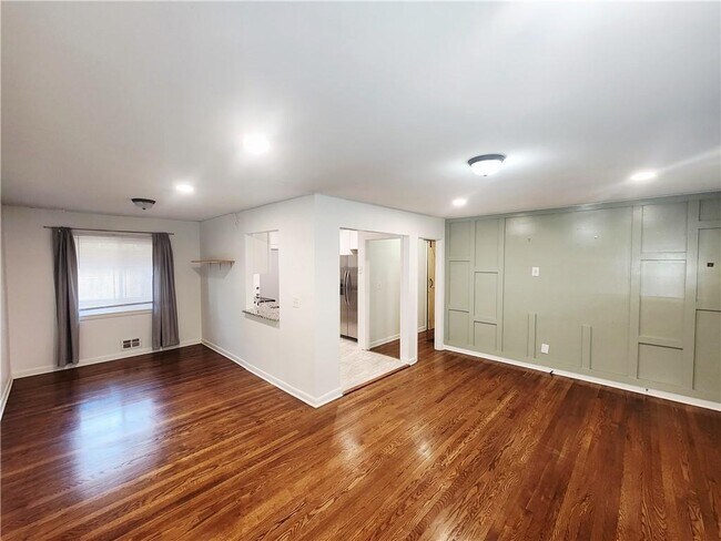 Building Photo - 3158 Cloverhurst Dr