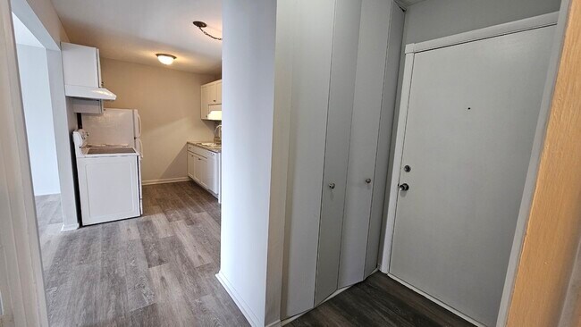 Foto del edificio - 850 E Old Willow Rd