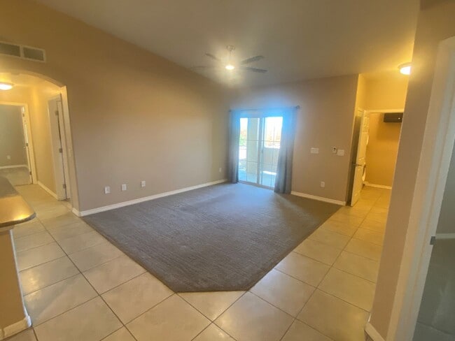 Foto del edificio - Spacious and Updated 3 Bed/2 Bath Condo w/Garage - Mesa