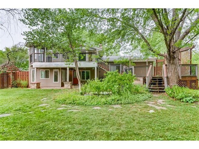 Building Photo - 17055 Honeysuckle Ln