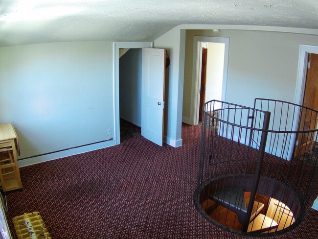 Building Photo - 920 W Lovell St