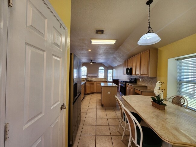 Foto del edificio - 19814 Wren Forest Ln