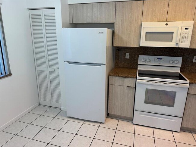 Foto del edificio - 2334 S Cypress Bend Dr