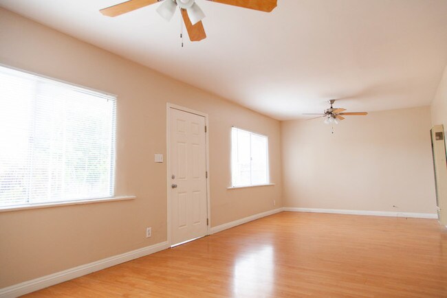 Foto del edificio - 2 bedroom house with Bonus room in Atwater
