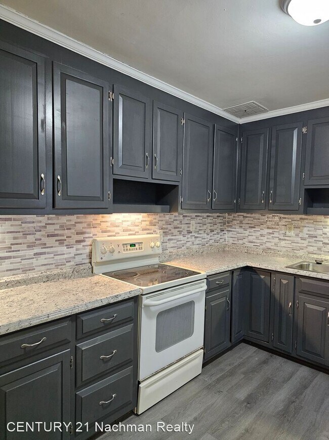 Foto del edificio - 3 br, 1 bath House - 75 Ash Avenue