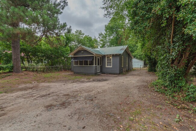 Building Photo - 1922 Haynie Dr