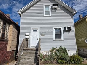 Building Photo - 1533 John St