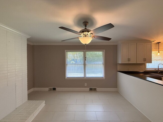 Foto del edificio - 2700 Charlwood Dr