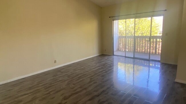 Building Photo - Beautiful Condo in Serene Montebello HOA – Pool, Spa, Prime Location