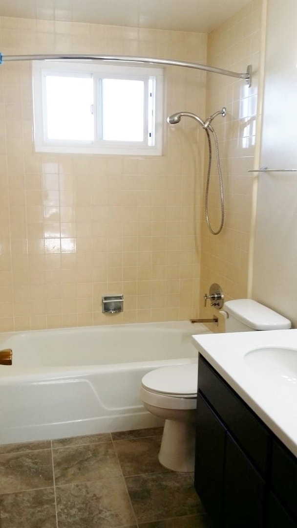 Building Photo - Beautiful 2 bedroom Duplex 2nd floor Unit