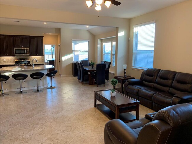 Building Photo - 8902 Pinenut Dr