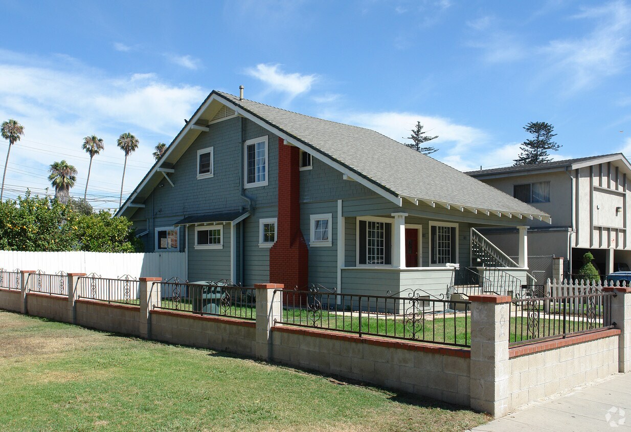 Primary Photo - 130-132 S D St