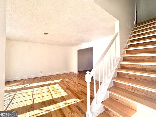 Foto del edificio - 515 Lake Joyce Ln