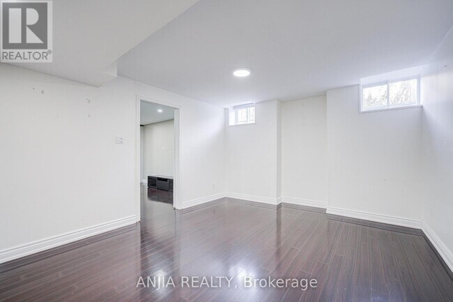 Building Photo - 15 Ross Shiner Ln