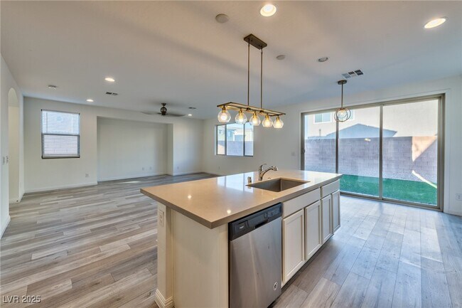 Foto del edificio - 6864 Black Ash St