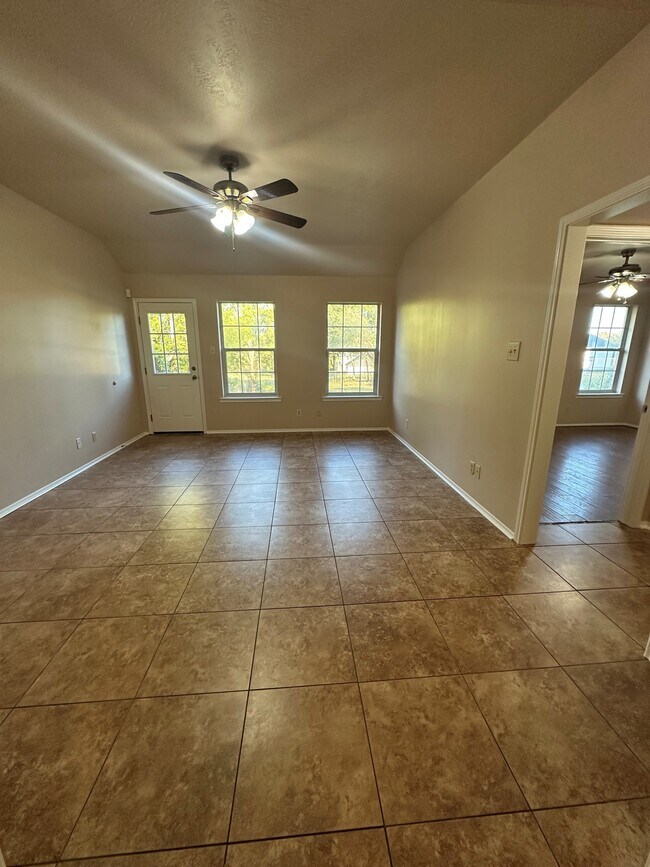 Foto del edificio - 2309 S Austin St