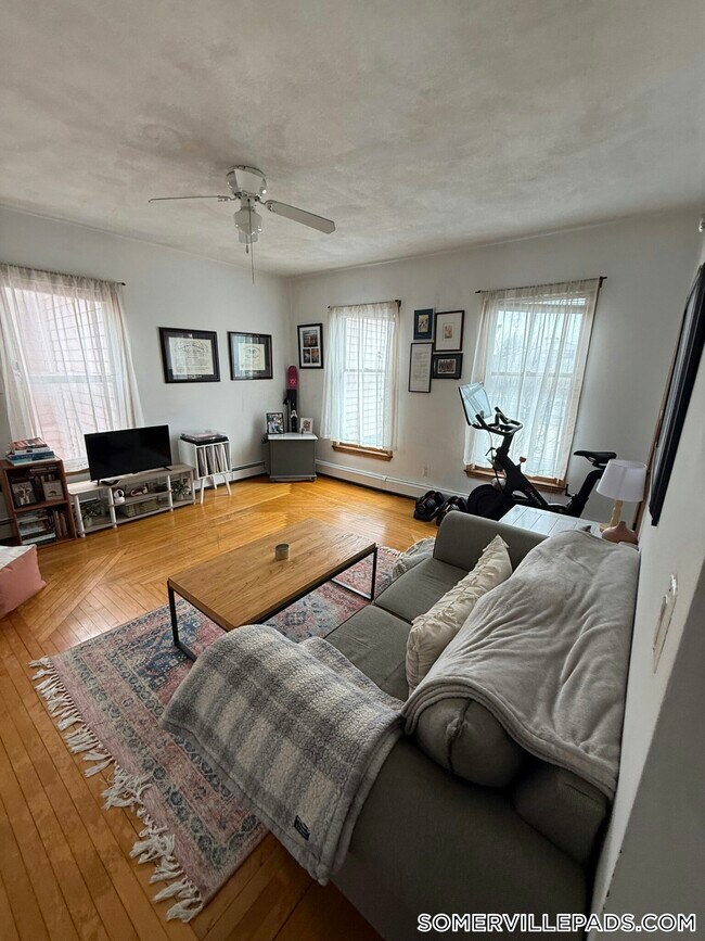 Foto del edificio - 585 Somerville Ave