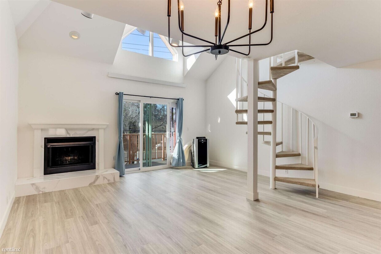 Primary Photo - 3 br, 2 bath Condo - 4157 El Camino Way # I