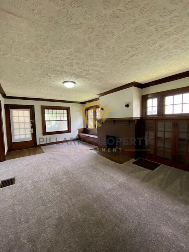 Building Photo - Brightwood, Craftsman Beauty, with 2 Bedro...