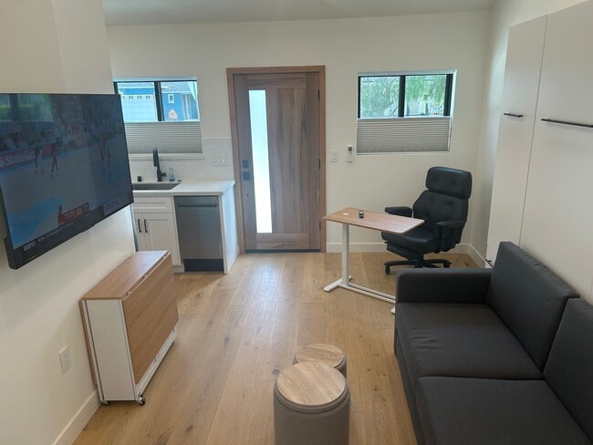 Foto del edificio - 3111 Oakhurst Ave