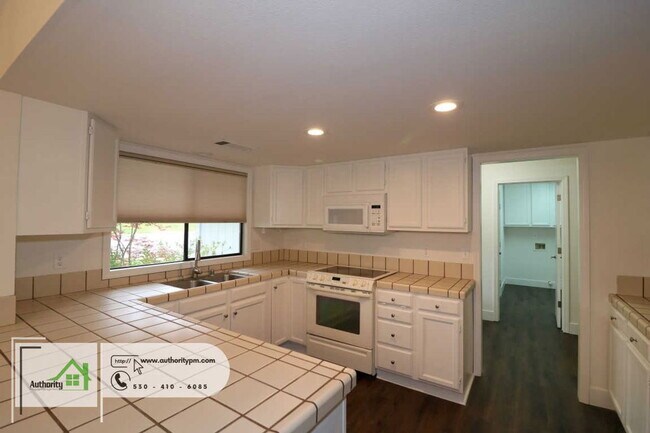 Building Photo - 1879 Tiburon Dr