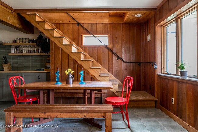 Foto del edificio - 671 Watson Hollow Rd