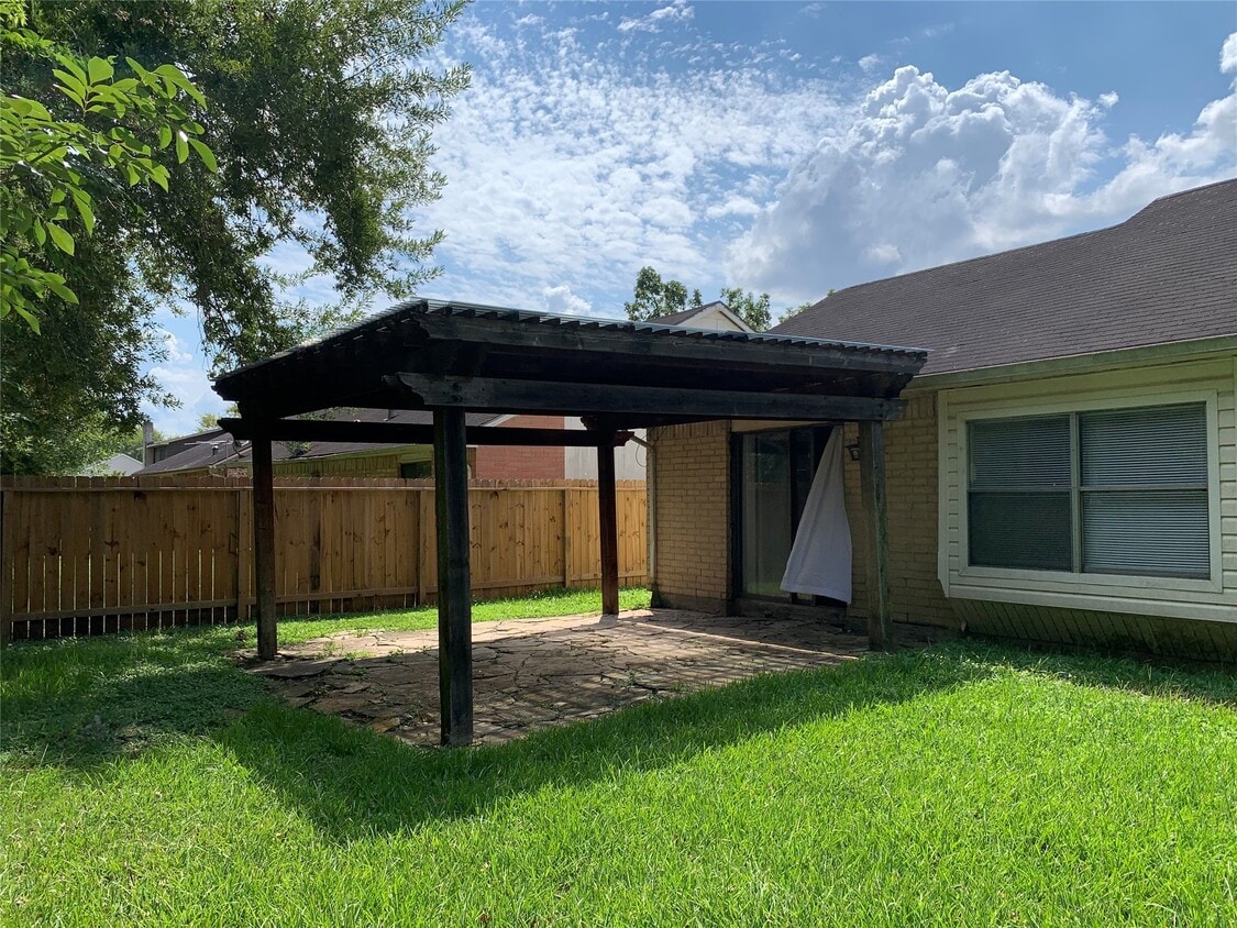 Building Photo - 6823 Blue Ridge Dr