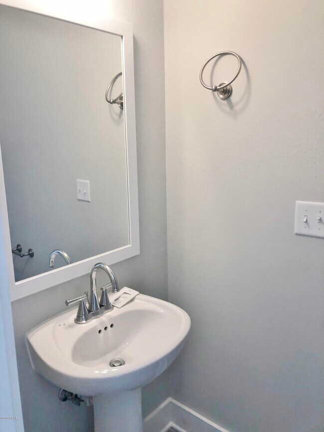 Building Photo - 9007 Banyan Beach Dr