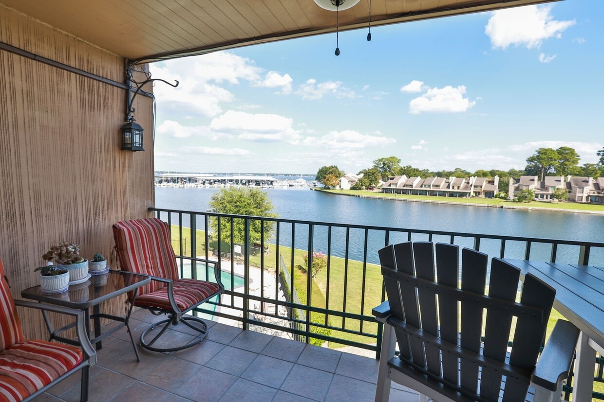Foto principal - 12600 Melville Dr