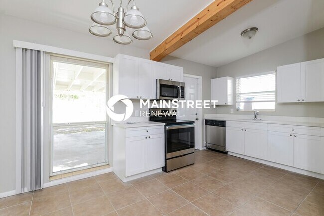 Foto del edificio - 3 Bedroom Pet-Friendly Home in Sarasota, FL with Main Street Renewal