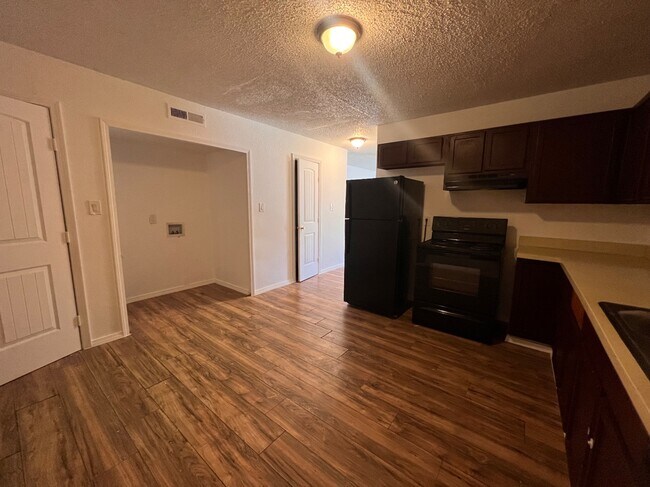 Building Photo - 508 Sinclair Dr