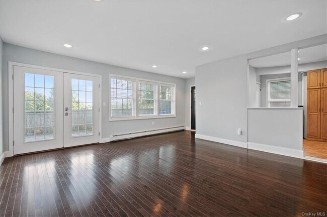 Building Photo - 20 General Heath Ave