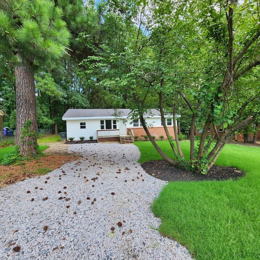 Primary Photo - Newly Renovated 4 bedroom 3 bath.