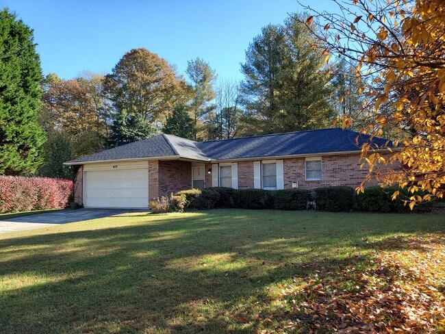 Frente de la casa - 40 Bluebird Lane