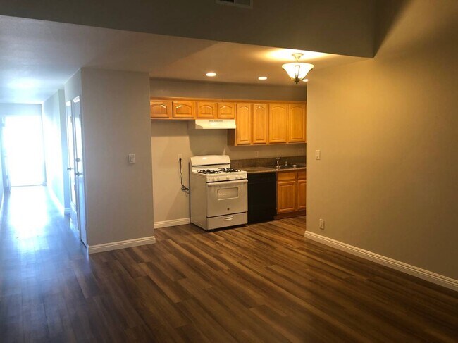 Kitchen - 606 Sunfish Way