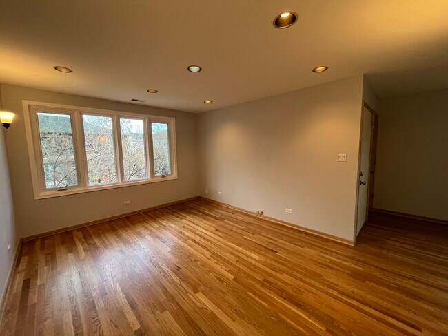 Building Photo - 449 W 37th St