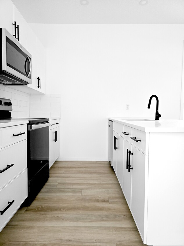 Primary Photo - 10514-10121 121 Ave NW