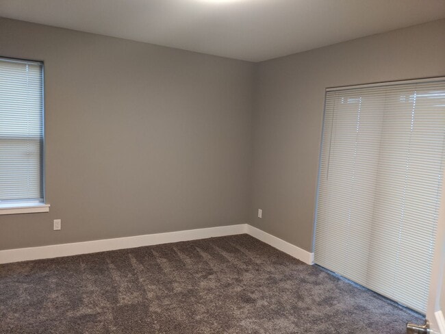 Building Photo - 7655 Parkland Dr